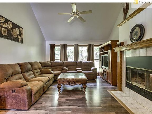 5th image of 209 SE Windsboro Ct