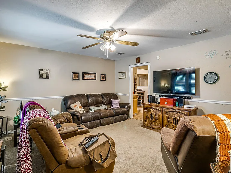 6627 Onyx Dr N — Photo 2