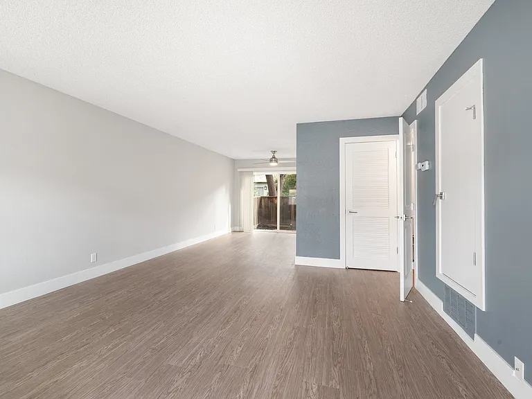 678 Bellflower — Photo 7