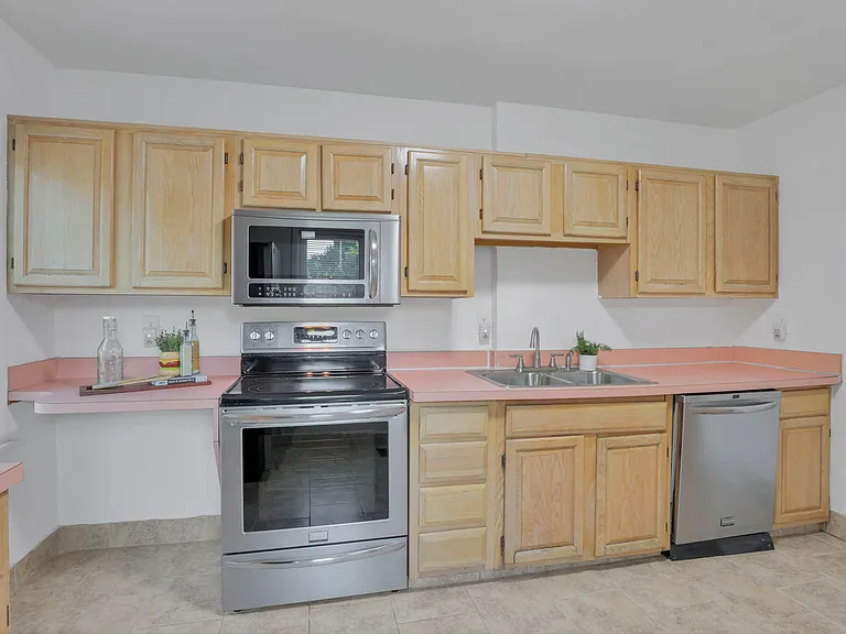 215 Martin Luther King Jr Blvd — Photo 12