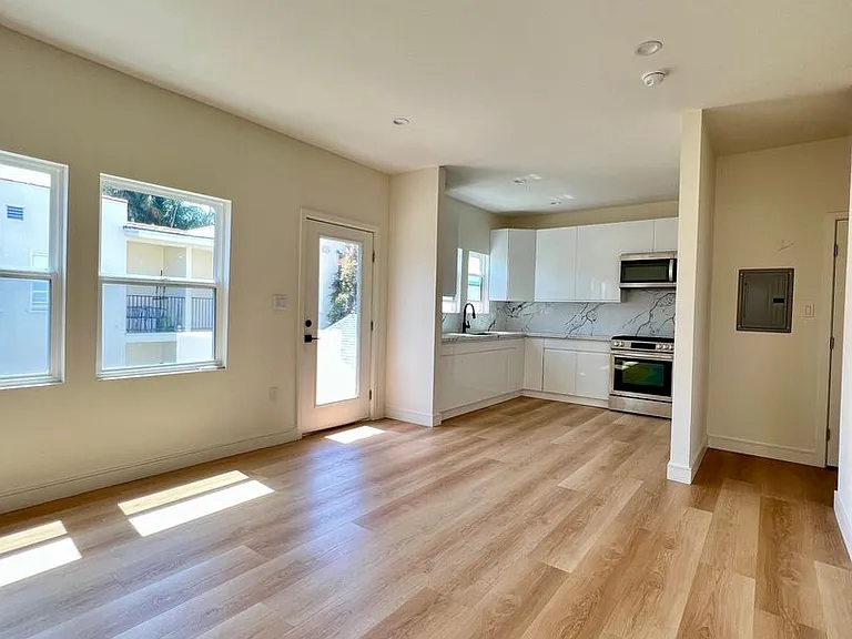 917 Lincoln Blvd — Photo 5