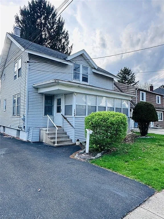 3 bed, 1.5 bath, 1500 sqft, $2,000 — Photo 1