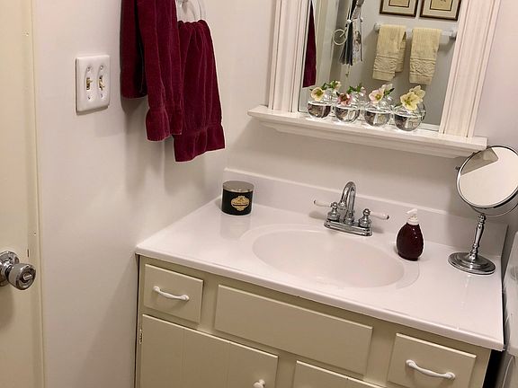 2nd bathroom
