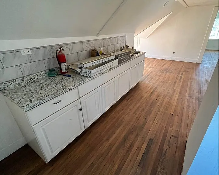 10 Jefferson Ave #3 — Photo 8