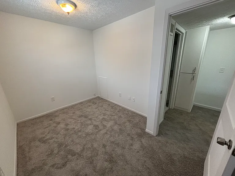 526 Forest St — Photo 14