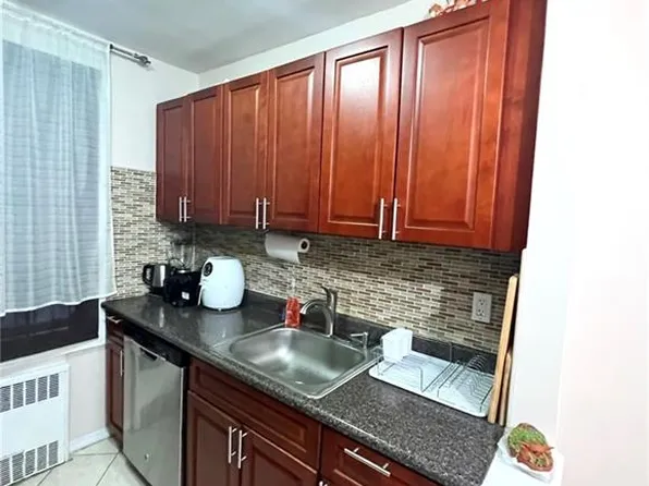 2331 Ocean Avenue image 5 of 14