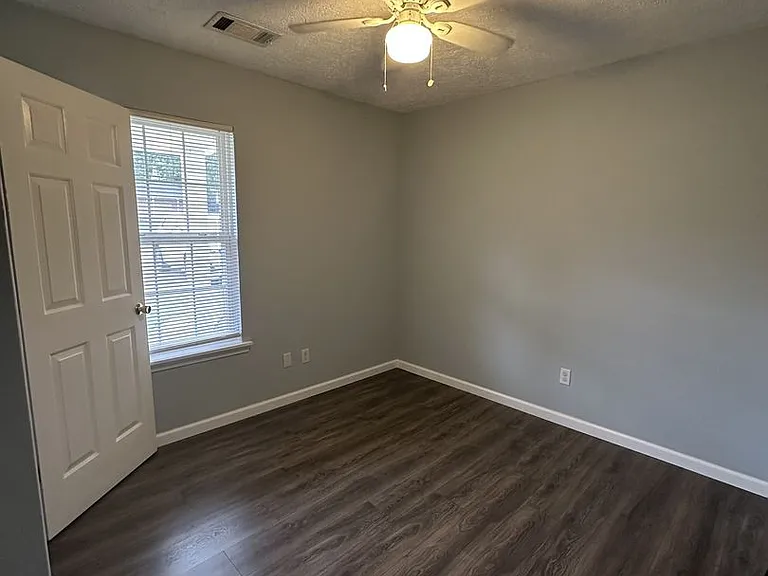 1460 N Royal St — Photo 3