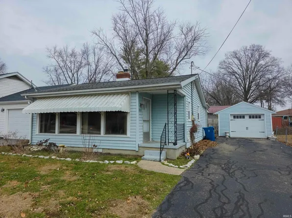 2027 College Dr, Mount Carmel, IL 62863