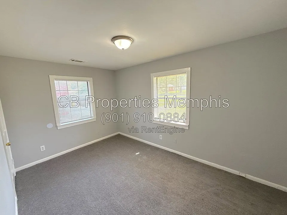 1445 Robin Hood Ln