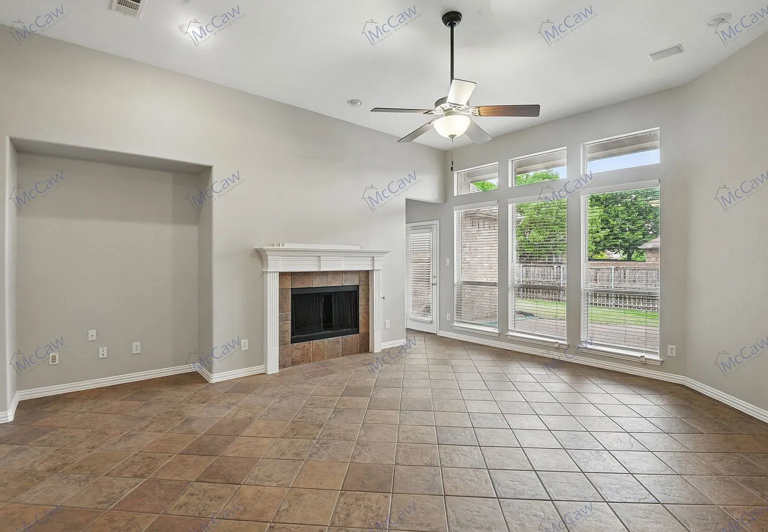 4 bed, 2.5 bath, 2940 sqft, $3,150 — Photo 4