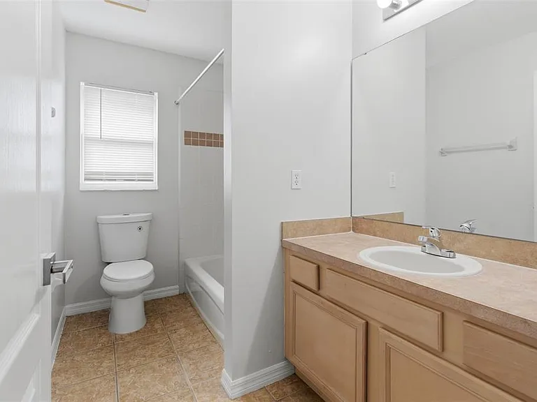 896 Princeton Dr — Photo 19