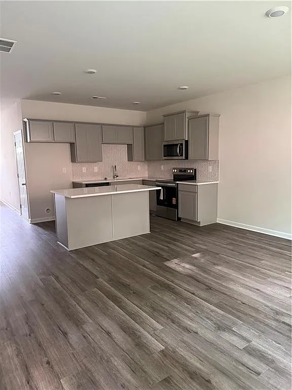3 bed, 2.5 bath, $2,299 — Photo 3