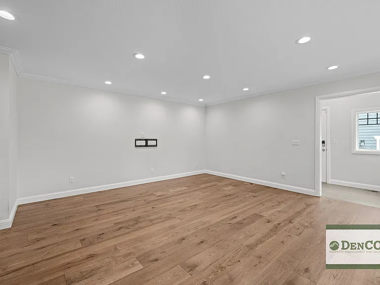 1401 S Clarkson St — Photo 16