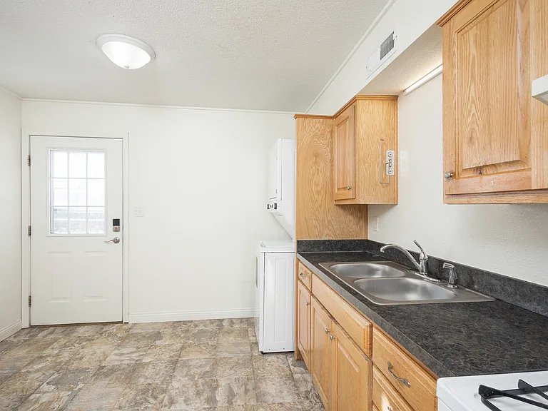 107 W Workman St #D — Photo 7