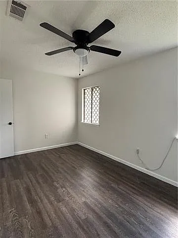 3 bed, 1.5 bath, 1200 sqft, $1,200 — Photo 3