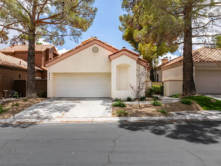 8941 Diamond Falls Dr — Photo 5