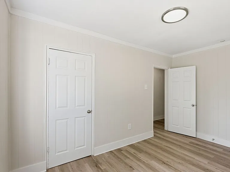 116 Chester Ave — Photo 22