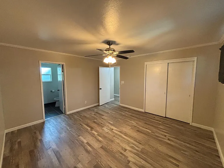 1903 W Fountain Way — Photo 7