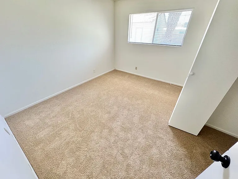 2913 Colanthe Ave — Photo 15