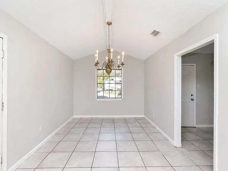 1517 Colgin St — Photo 5