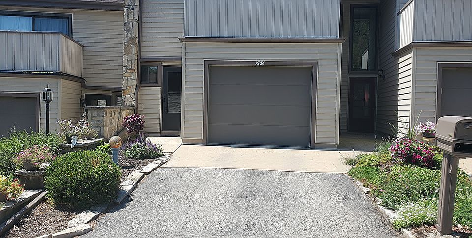 1st image of 985 Lake Country Ct