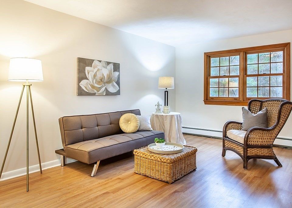 1st image of 420 Great Rd APT C2
