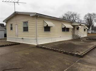 528 S Hibbard St, Staunton, IL 62088