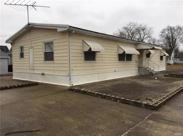 528 S Hibbard St, Staunton, IL 62088