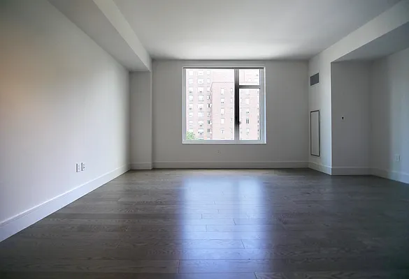 Rented by Extell Marketing Group LLC | media 6