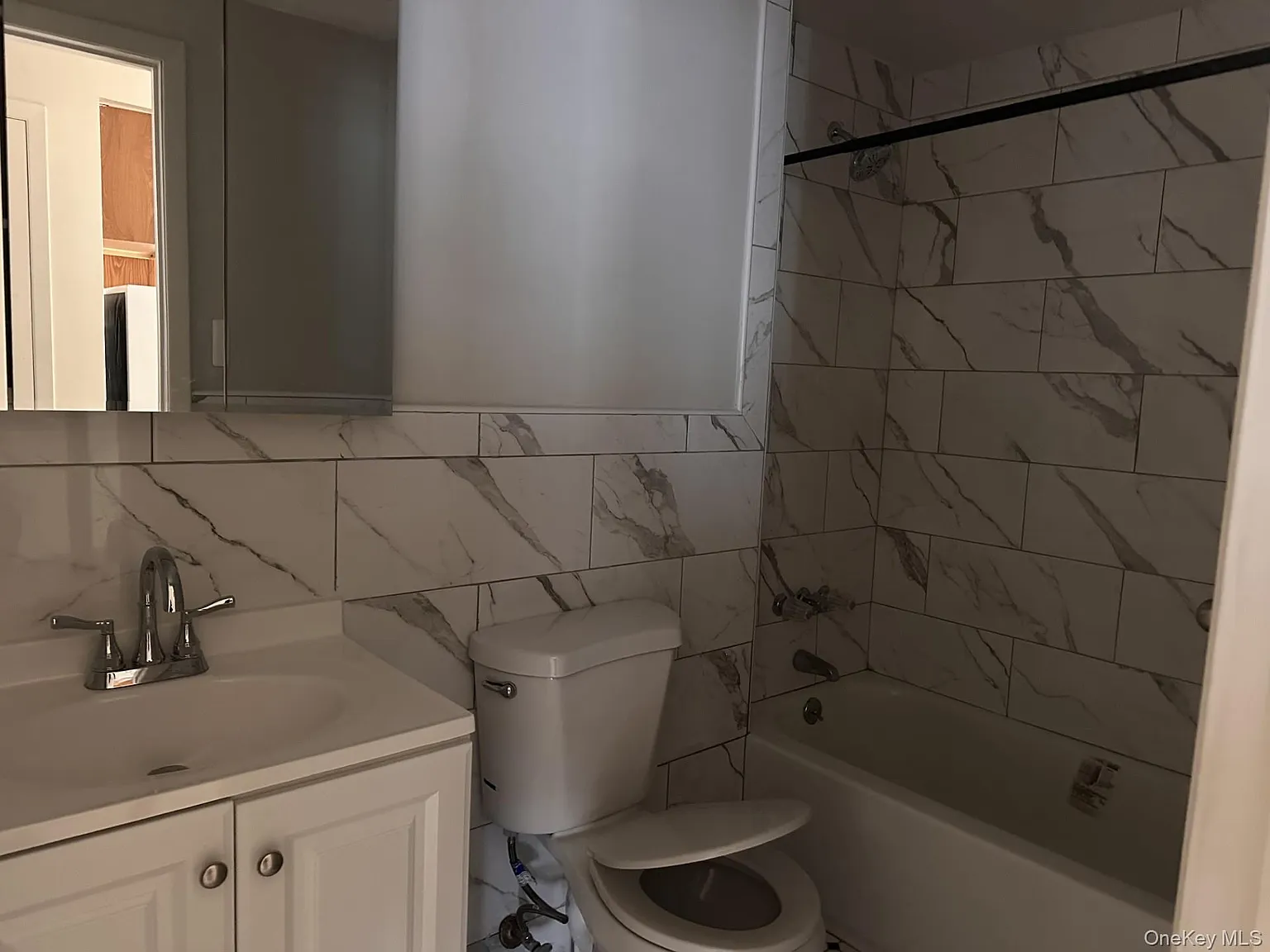 1 bed, 1.0 bath, 3840 sqft, $2,450 — Photo 4