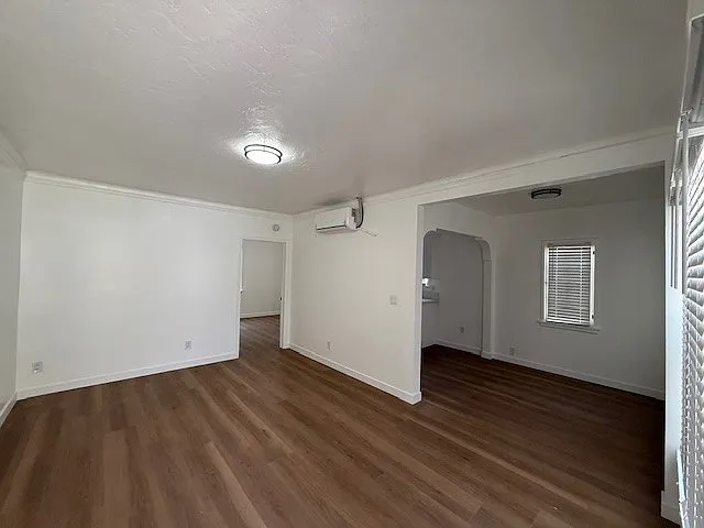 323 1/4 S Avenue 20 — Photo 4