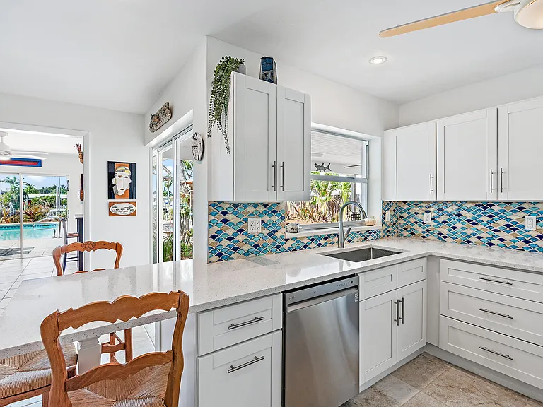 733 Waterway Dr — Photo 8