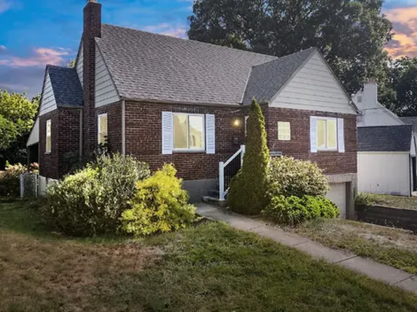 5592 Raceview Ave, Cincinnati, OH 45248