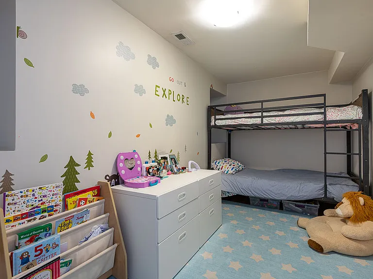 2324 W Medill Ave #1 — Photo 8