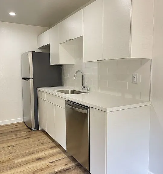 11806 Mayfield Ave #104 — Photo 8