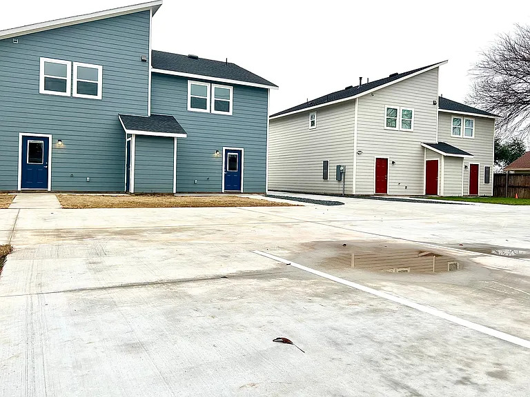 5824 Grayson St — Photo 2