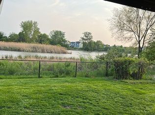 5 Sara Ct, South Elgin, IL 60177