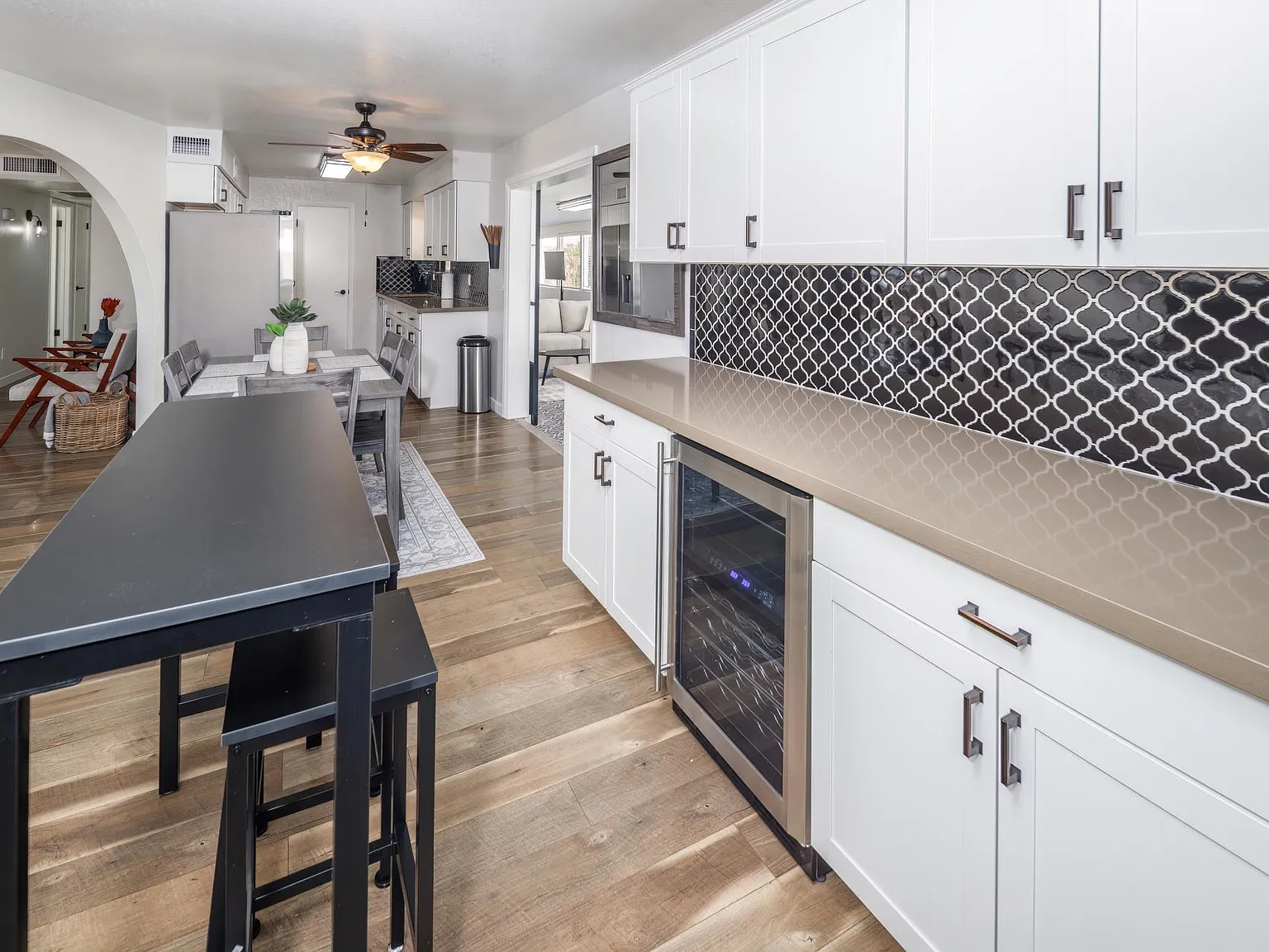 5 bed, 1837 sqft, $2,850 — Photo 2