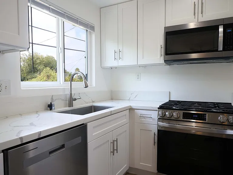 Whitsett 6335 — Photo 12