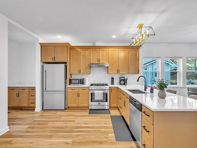535 Ashland Ave — Photo 37