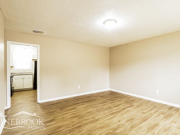 3rd image of 2515 Kensington Dr W