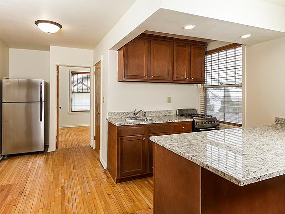 2nd image of 421 Ashland Ave APT 3