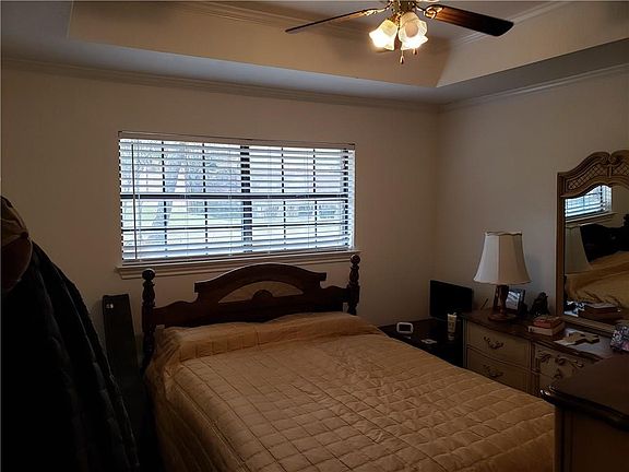 3rd image of 727 Sleepy Hollow Dr