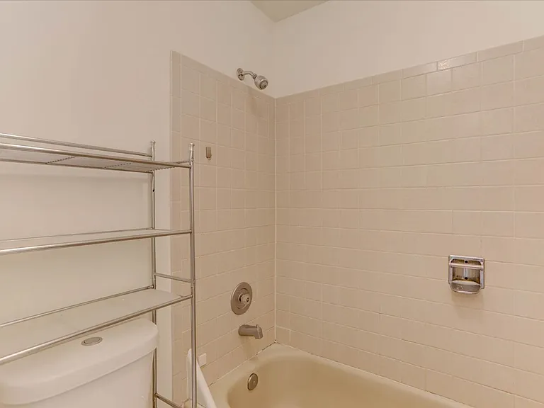 2033 Gyros Cir #166 — Photo 17