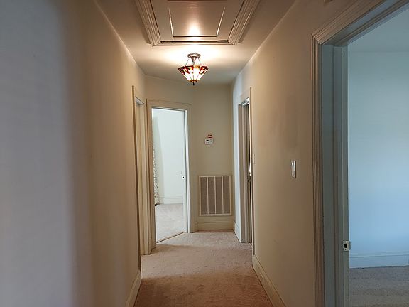2nd image of 722 Cedar St