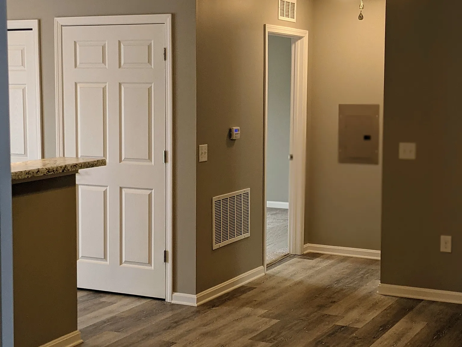 River Pointe Apartments - 12522-102 — Photo 3