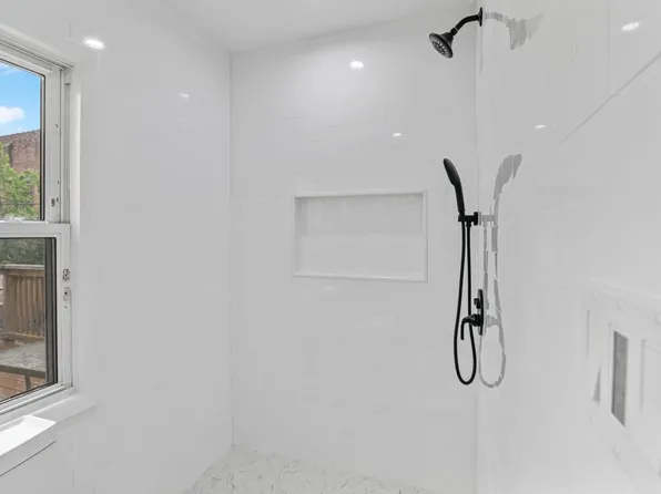 211 New York Avenue image 20 of 37