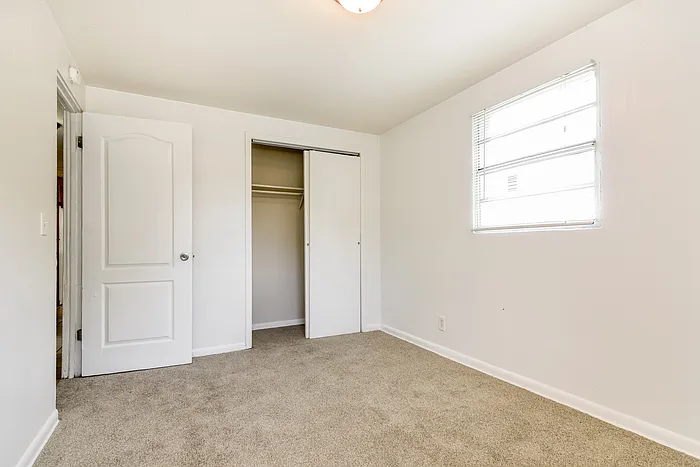 1918 E Noel St — Photo 12