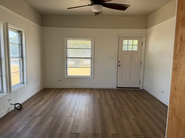 503 E Main St, Decatur, TX 76234