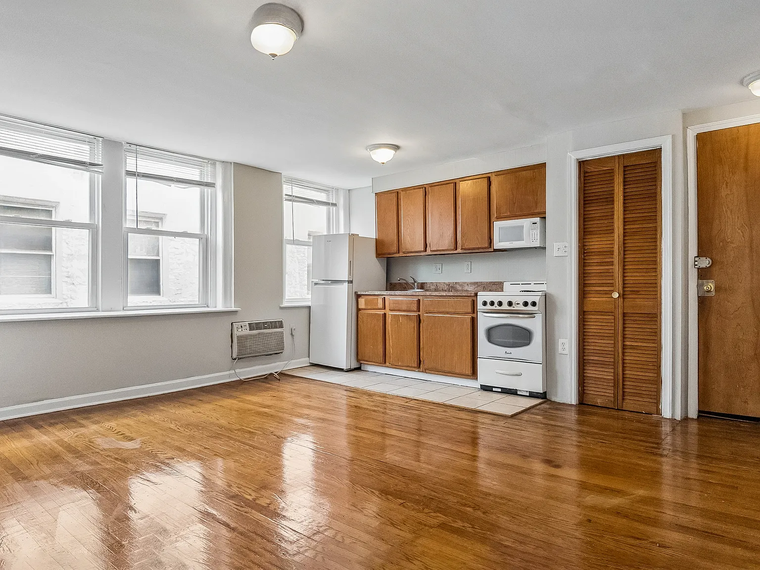 1 bed, $1,090 — Photo 1